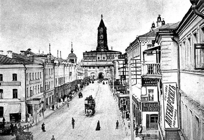 Сретенка у Сухаревой башни Посредине улицы движется конка Фотография 1880х - фото 116