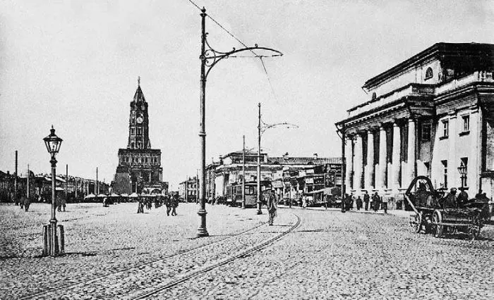 Сухарева башня и фасад флигеля Странноприимного дома Фотография 1880х гг - фото 132