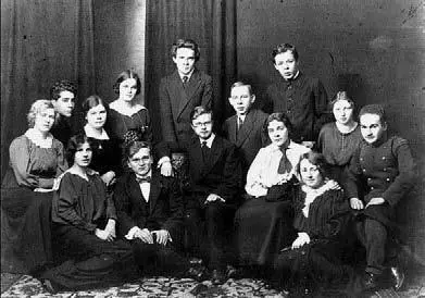 Участники Вечеринки Фотография 19131914 гг В центре А Ф Родин В том же - фото 202
