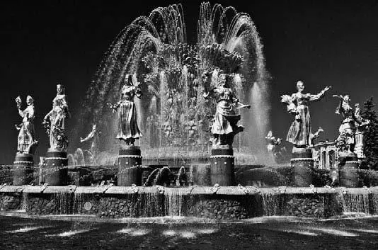 Фонтан Дружба народов на ВДНХ Современная фотография За Церковной горкой и - фото 224
