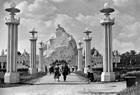 Аллея и один из павильонов ВДНХ Фотография 1960х гг По плану 1950го года - фото 228