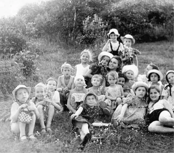 В пионерлагере Инна отец мать 1948 г Акулина В - фото 4