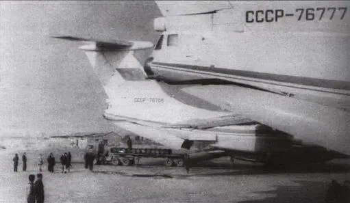 Выгрузка авиационных бомб из самолетов 25го ГВТАП Кабул 1990й г Ил76 в - фото 68