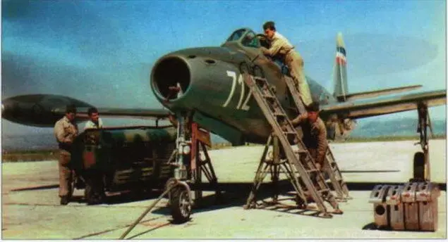 F84G Ш451 ММ Матица Ш451 ММ Матица и Т451 ММ Шершень II на фоне - фото 85