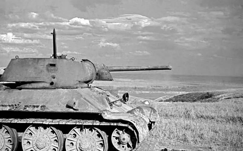 Т34 с другого ракурса Антенна отсутствует Возможно она стала жертвой - фото 24
