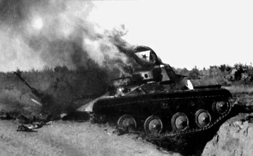 Горящий Т60 Район Сталинграда Так называемые малые танки в сентябре 1942 - фото 47