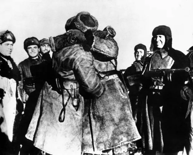 Кольцо замкнулось Встреча войск ЮгоЗападного и Сталинградского фронтов Я - фото 111