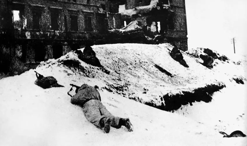 Последние бои за разрушенный город Январь 1942 г Подготовка атаки последнего - фото 132
