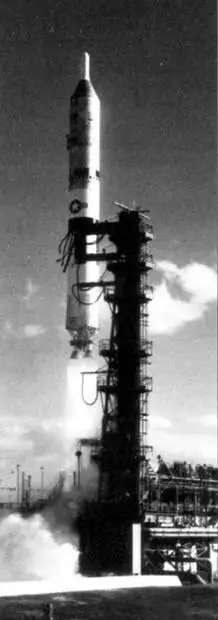 Вверху пуск ракеты Титан II с головной частью Мк4 3 мая 1961 г военные - фото 111