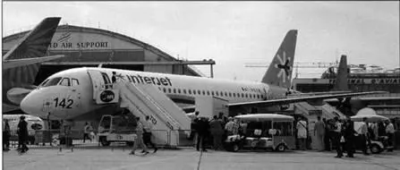 Авиалайнер Сухой SSJ100 с обновленным пассажирским салоном Стоит сказать о еще - фото 117