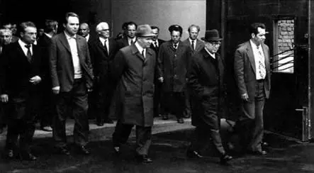 Посещение руководством МАП завода в КомсомольскенаАмуре 1976 г Слева - фото 31