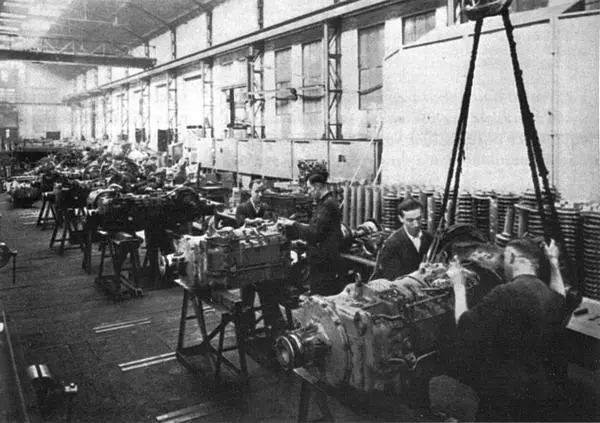 Линия сборки коробок перемены передач для танков Пантера 1944 год ЯМ - фото 105