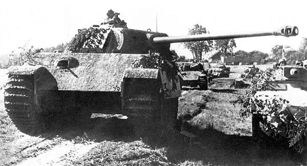Танки Пантера AusfG из состава 5й танковой дивизии СС на фронте Лето 1944 - фото 107