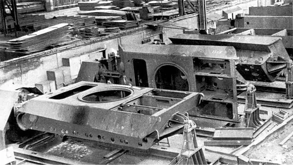 Выпуск корпусов для Пантеры AusfF должен был начаться в марте апреле 1945 - фото 148