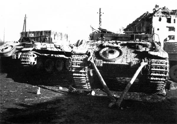 Две бергепантеры Ausf G брошенные на улице Будапешта Февраль 1945 года На - фото 167
