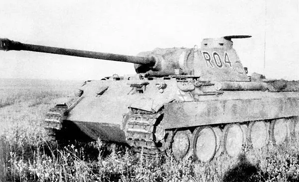 Пантера с башенным номером R 04 штаба 39го танкового полка Июль 1943 года - фото 187
