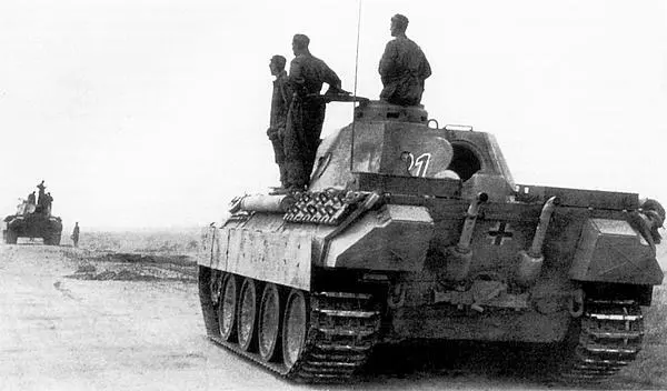 Пантеры 51го батальона на марше Район Черкасского июль 1943 года На - фото 191