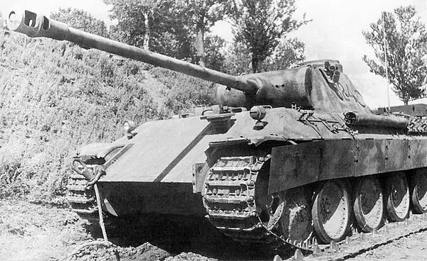 Брошенная немцами Пантера 824 52го танкового батальона Июль 1943 года У - фото 195
