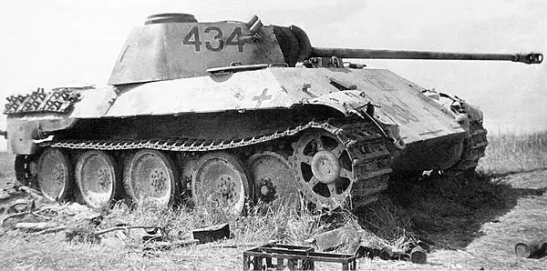 Пантера с башенным номером 434 из 51го танкового батальона подбитая - фото 196