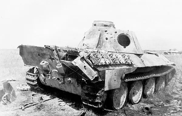 Две фотографии подбитой Пантеры с башенным номером 434 Июль 1943 года - фото 197