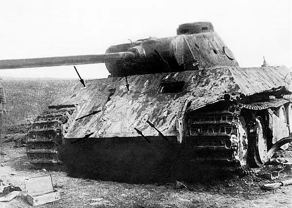 Танк Пантера с башенным номером 441 после испытания обстрелом Июль 1943 - фото 208