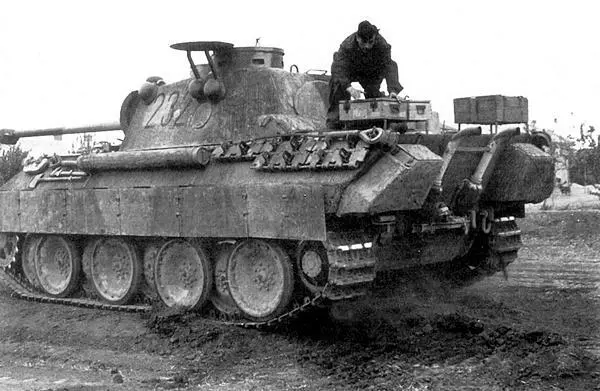 Танкисты 15го танкового полка 11й танковой дивизии у Пантеры Осень 1943 - фото 218
