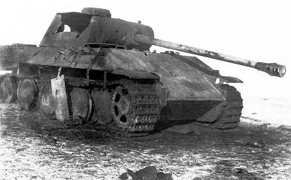 Танк Пантера AusfD после испытания обстрелом проведённого 24 декабря 1943 - фото 220