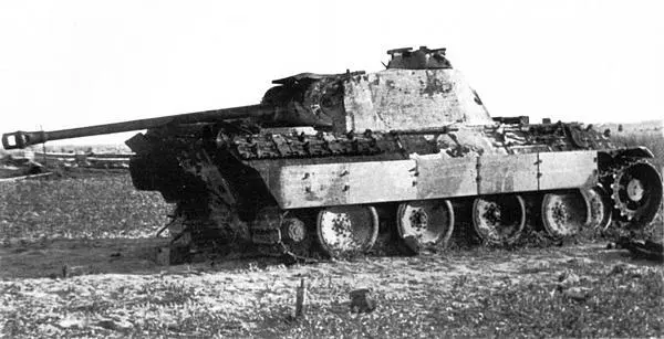 Сгоревшая Пантера AusfА Белоруссия август 1944 года РГАКФД Если - фото 249
