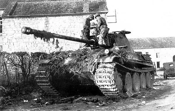 Пантера AusfG 9й танковой дивизии подбитая 28 декабря 1944 года частями - фото 269