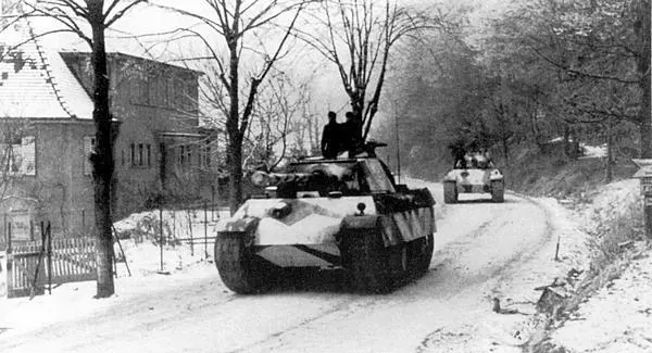 Пантеры AusfG на марше Бельгия Хагенауэр 3 января 1945 года БА После - фото 278