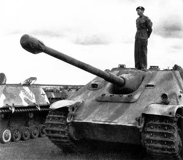 Ягдпантера позднего выпуска захваченная англичанами Май 1945 года - фото 321