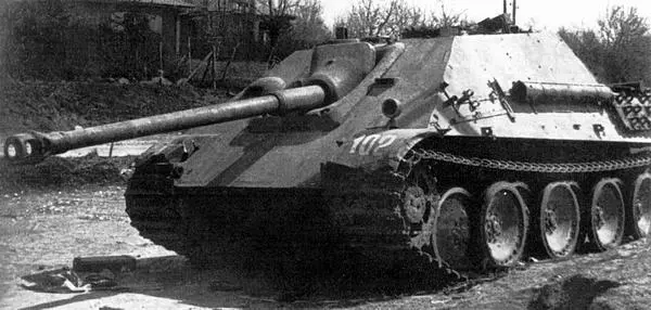 Оставленная экипажем Ягдпантера 560го батальона тяжёлых истребителей танков - фото 325