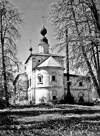 Рис 83 Церковь Введения в НиколоУлейменском монастыре под Угличем Вид с - фото 91