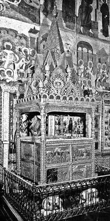 Рис 157 Мономахов Трон или Царское место Владимира Мономаха Сегодня стоит в - фото 165