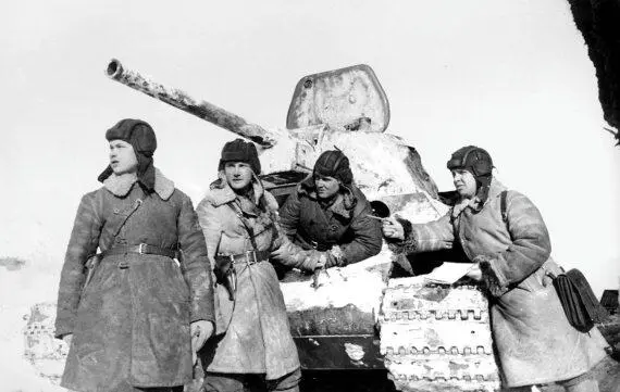 Капитан Гусев ставит боевую задачу экипажу Западный фронт 1942 год - фото 37