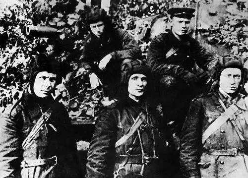 Экипаж танка КВ1 под командованием лейтенанта З Колобанова Район - фото 52