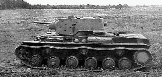 Тяжелый танк КВ1 атакует противника СевероЗападный фронт 1941 год А вот - фото 69