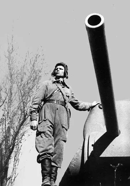Командир танка И П Гречка 1942 год У хуторов Манойлин и ЛиповЛоговский он - фото 88