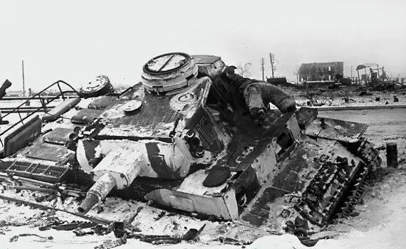Подбитый немецкий танк PzIII AusfN Ленинградский фронт 1943 год Немцы - фото 93