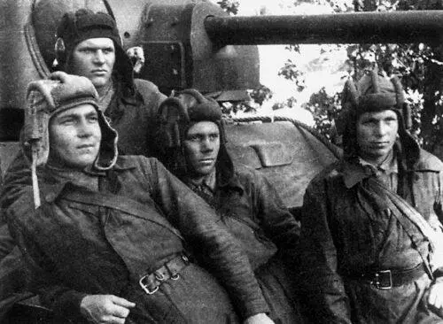 Механикводитель Герой Советского Союза гвардии старший сержант В В Егоров - фото 101