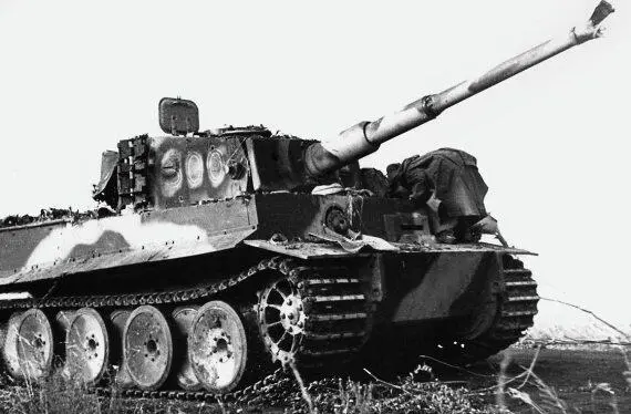 Тяжелый танк Тигр подбитый на Курской дуге Июль 1943 года 8 июля 1943 года - фото 111