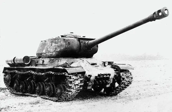 Советский тяжелый танк ИС2 В головной походной заставе 63й гвардейской - фото 127