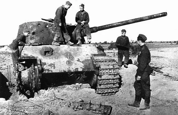 Королевский тигр уничтоженный на Сандомирском плацдарме 1944 год Когда 2й - фото 135