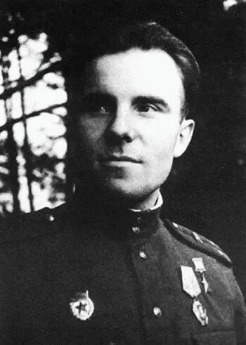 Герой Советского Союза гвардии лейтенант А П Оськин фотография 1945 года - фото 136