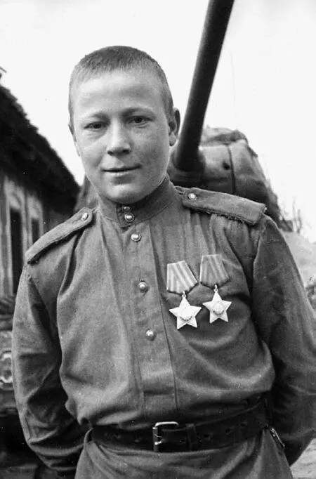 Разведчиктанкист рядовой И В Аникин Восточная Пруссия 1944 год Вотвот - фото 139