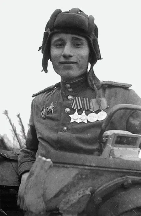 Командир орудия танка T3485 гвардии старший сержант А Е Аринин Восточная - фото 144