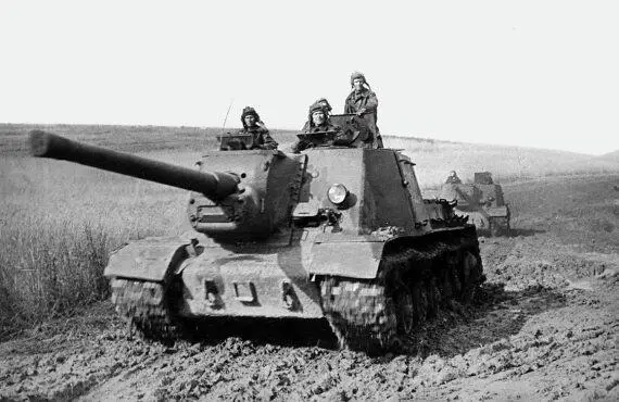 Батарея ИСУ122 на марше 1й Украинский фронт 1945 год Некоторые из - фото 146