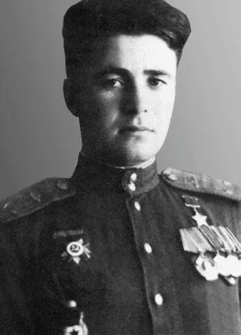 Герой Советского Союза гвардии младший лейтенант А И Милюков 53я - фото 150