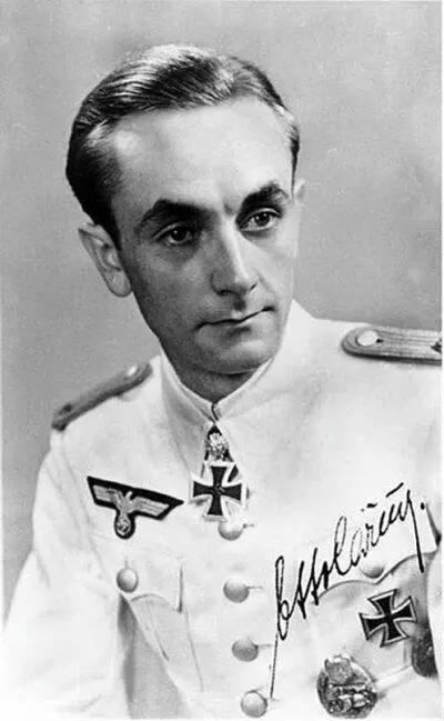 Отто Кариус после награждения Дубовыми листьями к Рыцарскому кресту 1944 год - фото 172