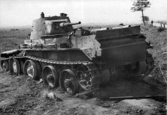 Подбитый и сгоревший легкий танк БТ7 Восточный фронт лето 1941 года - фото 210